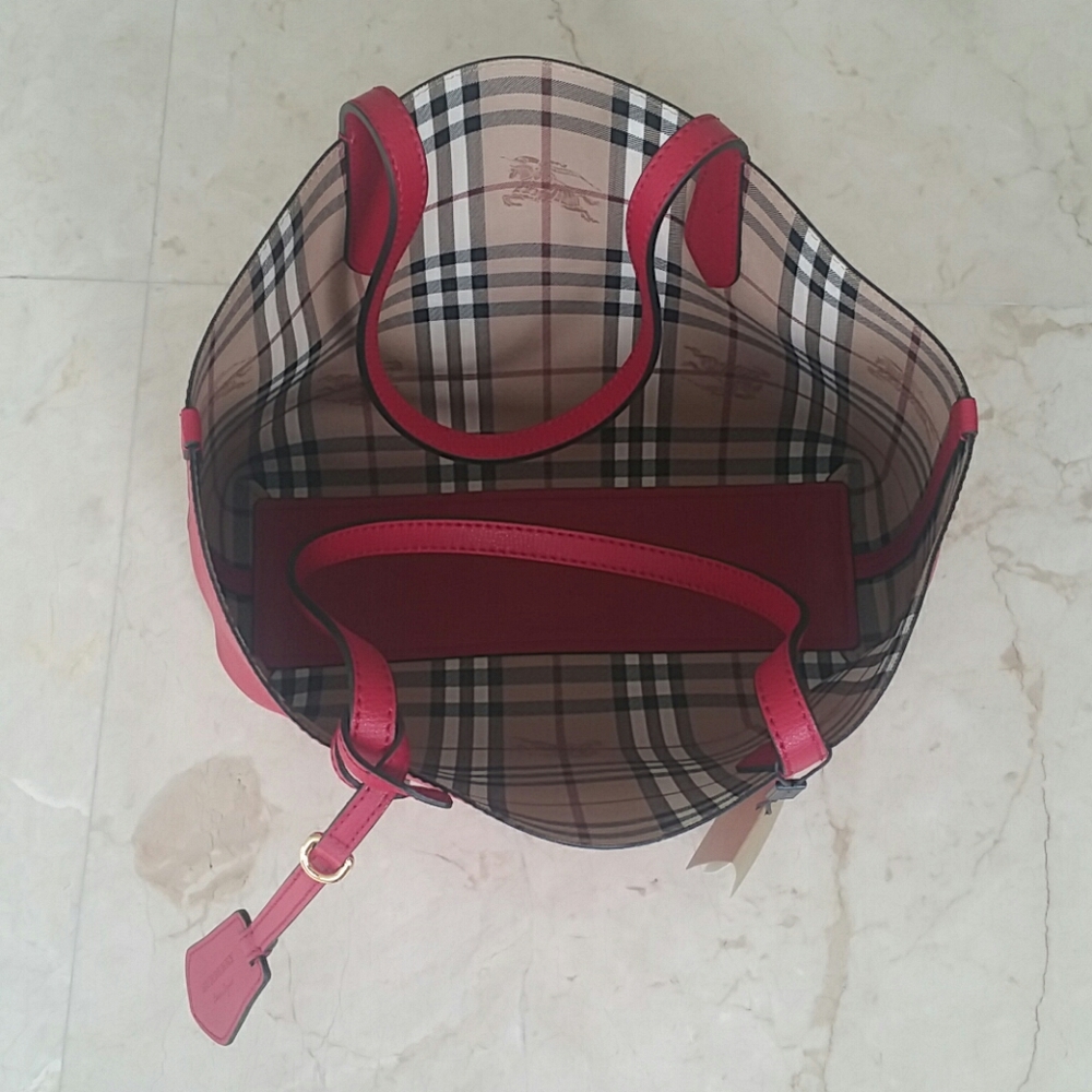 New with tags, Burberry Tote Handbag - Picture 4 of 8